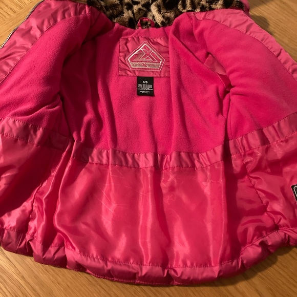 Girls coat pink and hardly used, super comfy. Hoodie. Size 4/5 - Picture 11 of 17